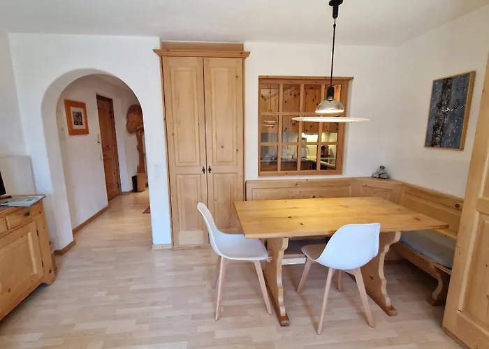 Chesa Bellaval, Haus Leivra 2 1 2-zimmerwohnung Apartman